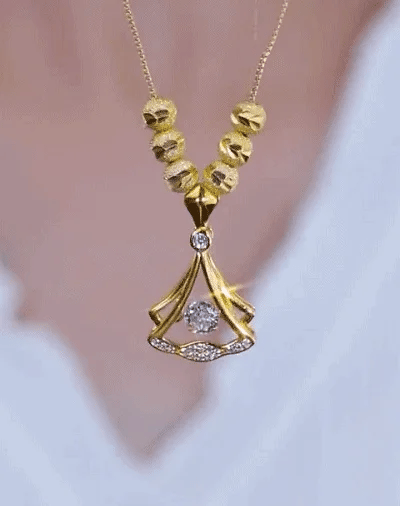 Collier Féminin Élégant – Symbole de Bonheur 💎