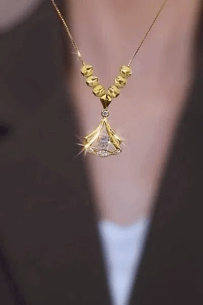 Collier Féminin Élégant – Symbole de Bonheur 💎