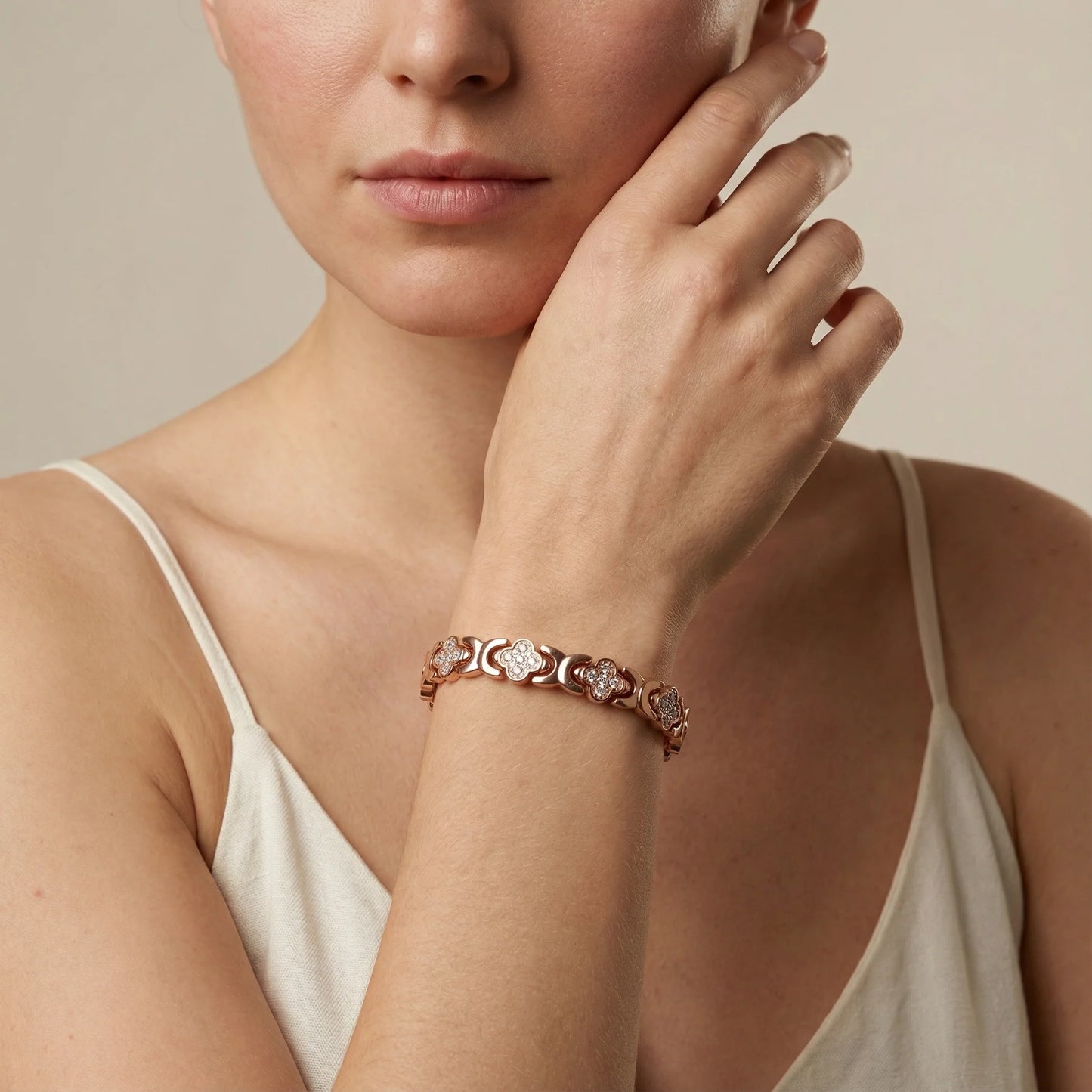 Bracelet Magnétique Élégant – L’alliance parfaite entre style et finesse