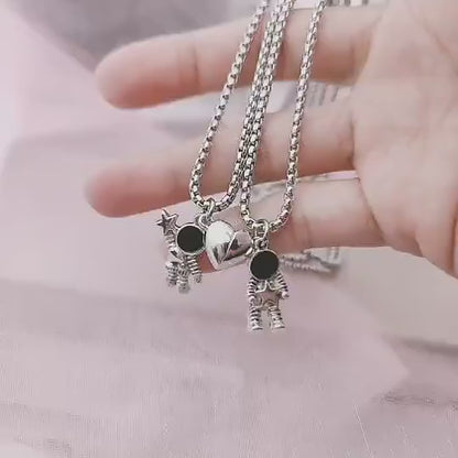 2 Colliers Pour Couple - Astronaute & Cœur Magnétique
